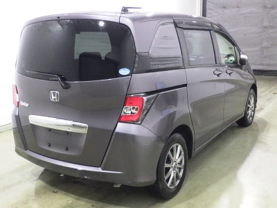 HONDA FREED SPIKE