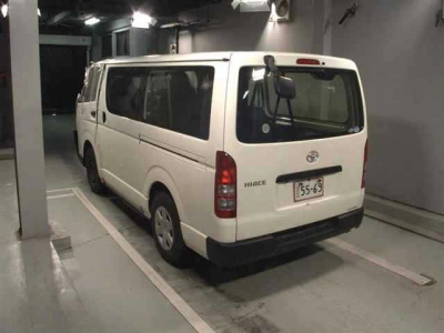 TOYOTA HIACE VAN