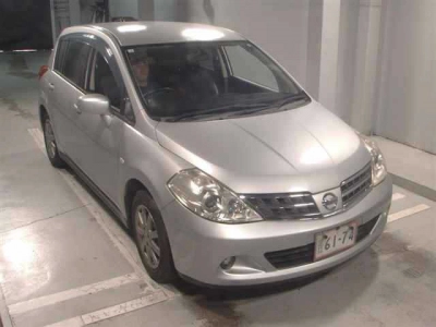 NISSAN TIIDA