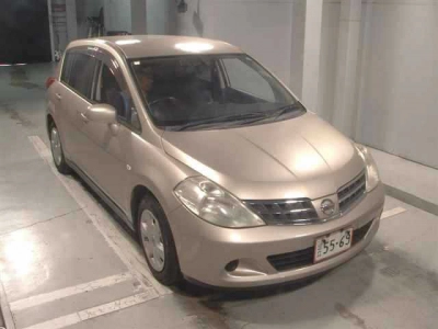 NISSAN TIIDA