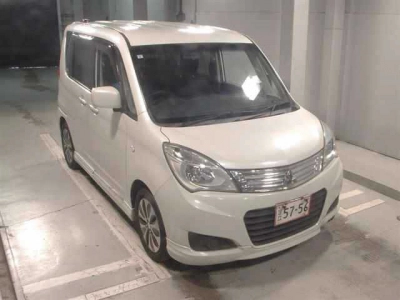 MITSUBISHI DELICA D:2