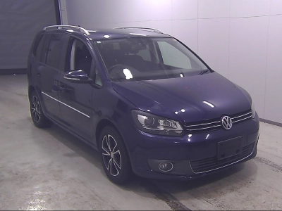 VOLKSWAGEN GOLF TOURAN