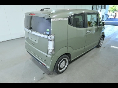 HONDA N-BOX SLASH