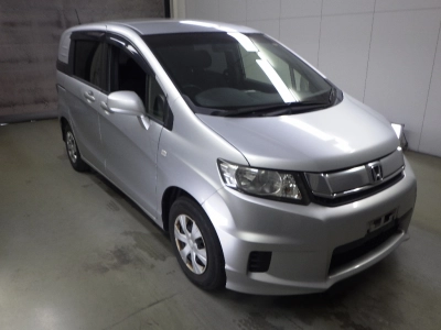 HONDA FREED SPIKE
