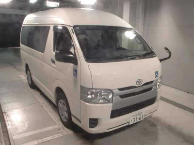 TOYOTA REGIUS VAN