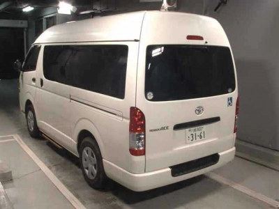 TOYOTA REGIUS VAN