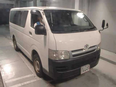 TOYOTA HIACE VAN