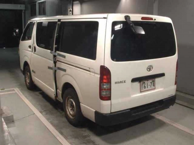 TOYOTA HIACE VAN