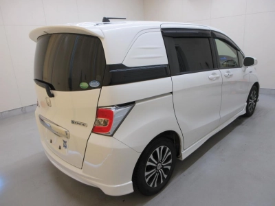 HONDA FREED SPIKE
