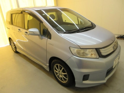 HONDA FREED SPIKE