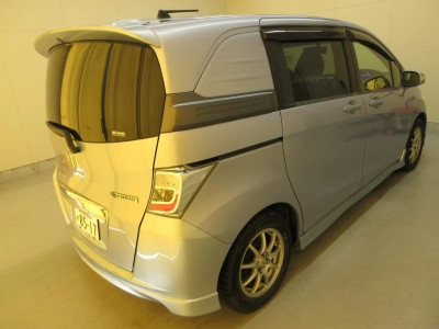 HONDA FREED SPIKE