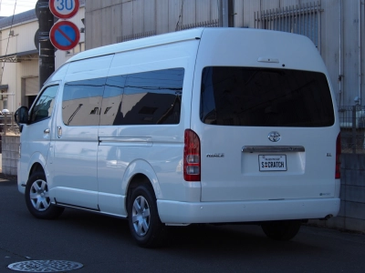 TOYOTA HIACE COMMUTER