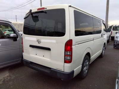TOYOTA HIACE VAN