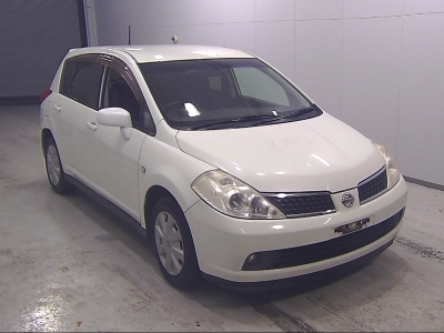 NISSAN TIIDA