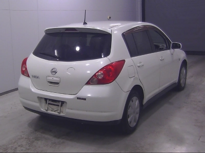 NISSAN TIIDA