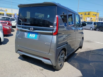 NISSAN ROOX