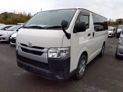 TOYOTA HIACE VAN