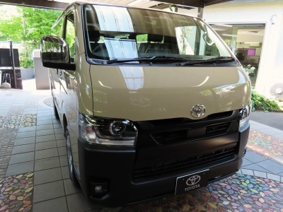 TOYOTA HIACE VAN