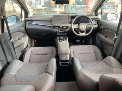 NISSAN AURA