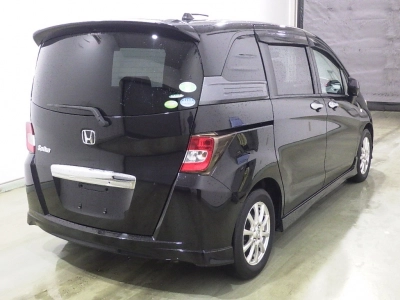 HONDA FREED SPIKE