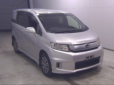 HONDA FREED SPIKE