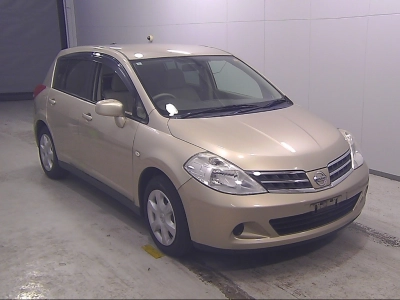 NISSAN TIIDA