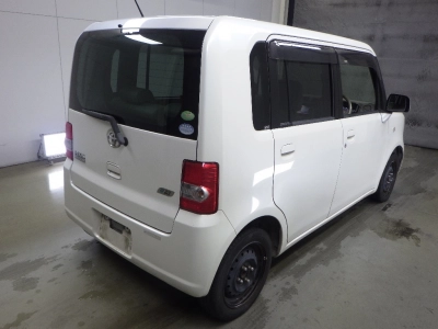 TOYOTA PIXIS SPACE