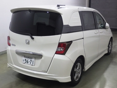 HONDA FREED SPIKE