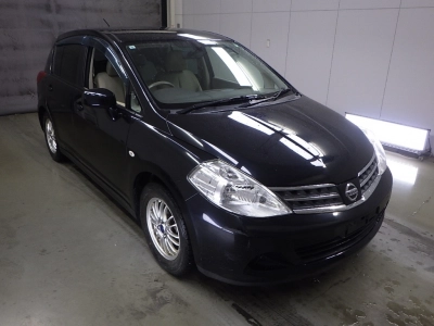 NISSAN TIIDA