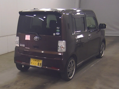 TOYOTA PIXIS SPACE
