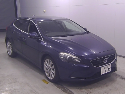 VOLVO V40