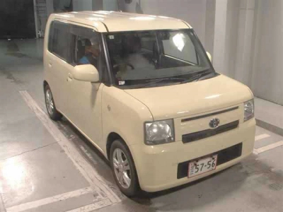 TOYOTA PIXIS SPACE
