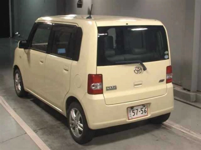 TOYOTA PIXIS SPACE
