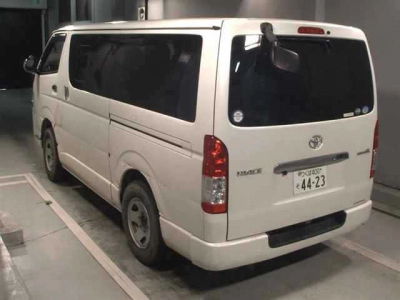 TOYOTA HIACE VAN