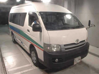 TOYOTA HIACE COMMUTER