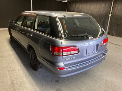 NISSAN AVENIR