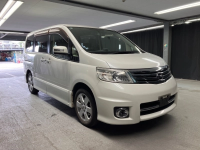 NISSAN SERENA