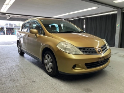 NISSAN TIIDA