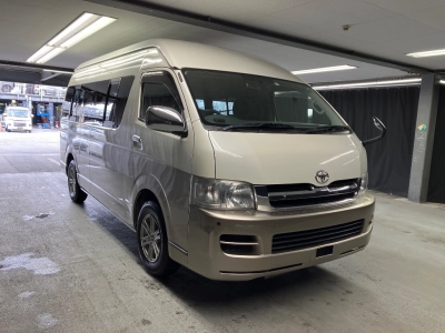TOYOTA HIACE WAGON