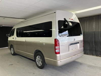 TOYOTA HIACE WAGON