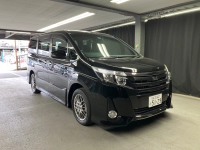 TOYOTA NOAH