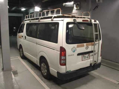 TOYOTA HIACE VAN