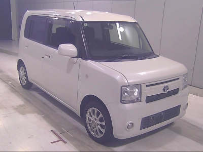 TOYOTA PIXIS SPACE