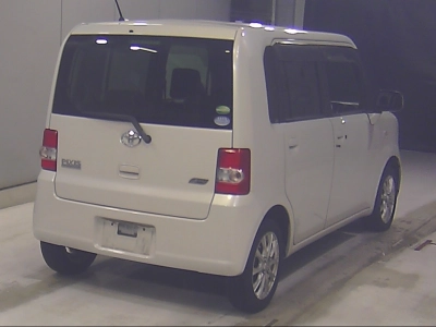 TOYOTA PIXIS SPACE