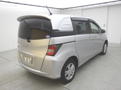 HONDA FREED SPIKE