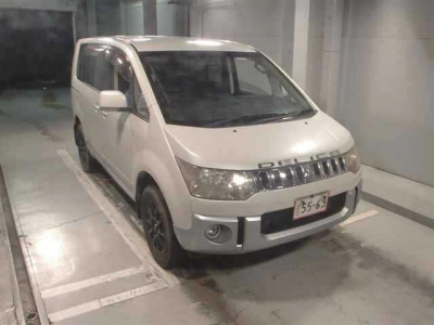 MITSUBISHI DELICA D:5