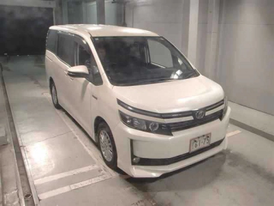 TOYOTA VOXY