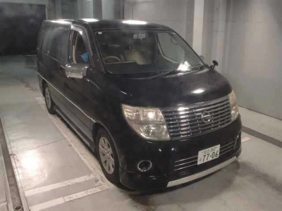 NISSAN ELGRAND