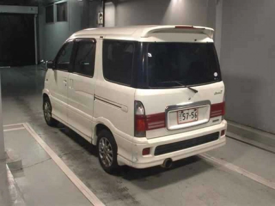 DAIHATSU ATRAI 7