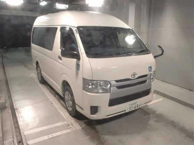 TOYOTA REGIUS VAN